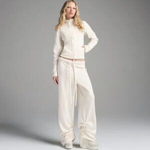 SKIMS Fleece Lounge Stacked Pant in Ecru Size Medium